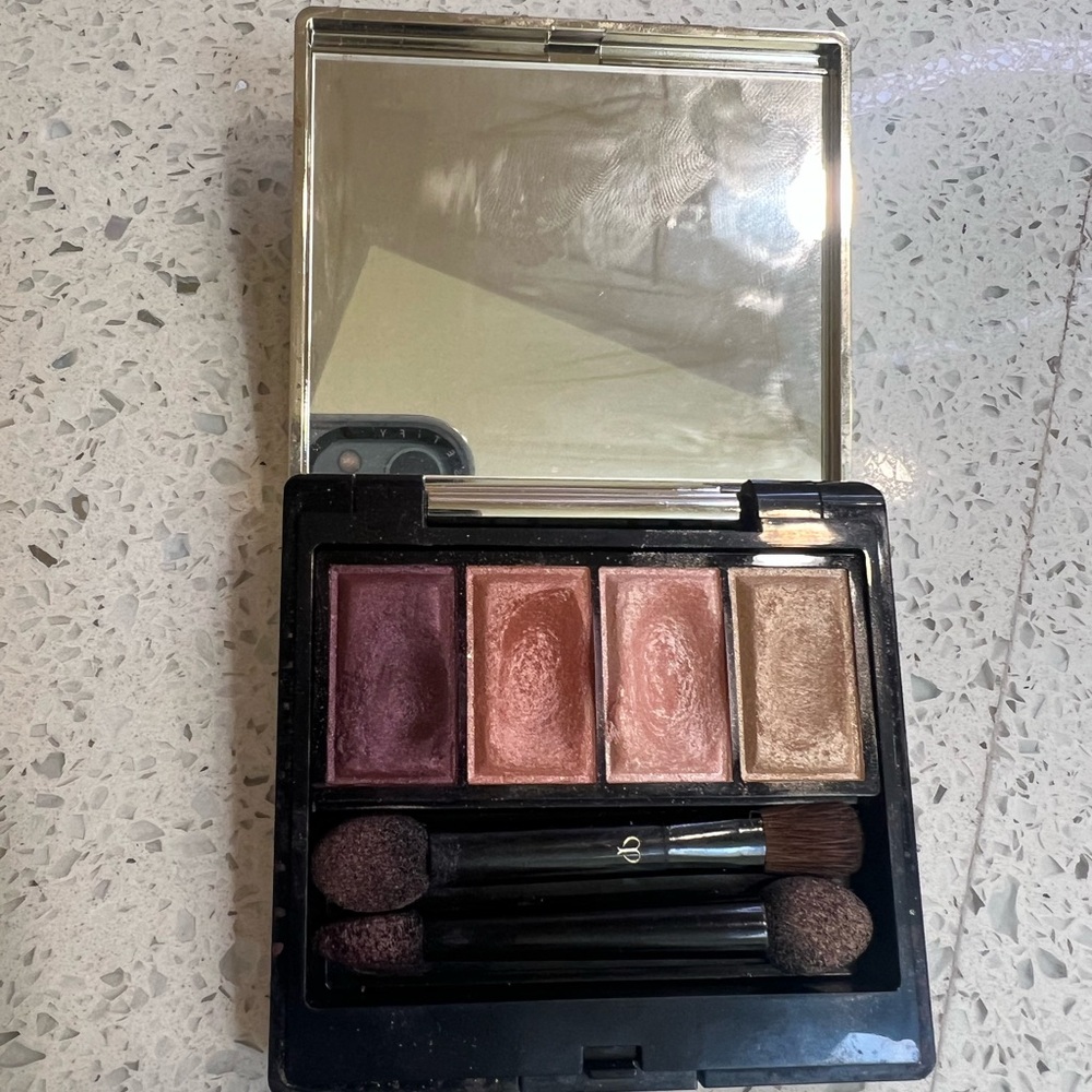 cle de peau eyeshadow
